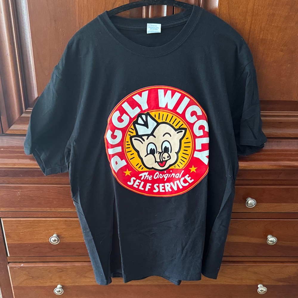 Men’s Large Black Piggly Wiggly Graphic T-Shirt